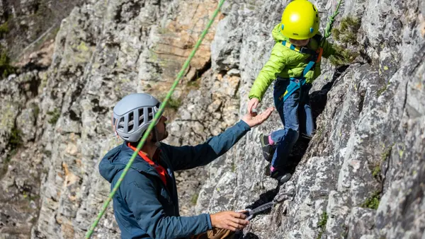 En famille, entre amis, l'école d'escalade s'adapte à votre niveau