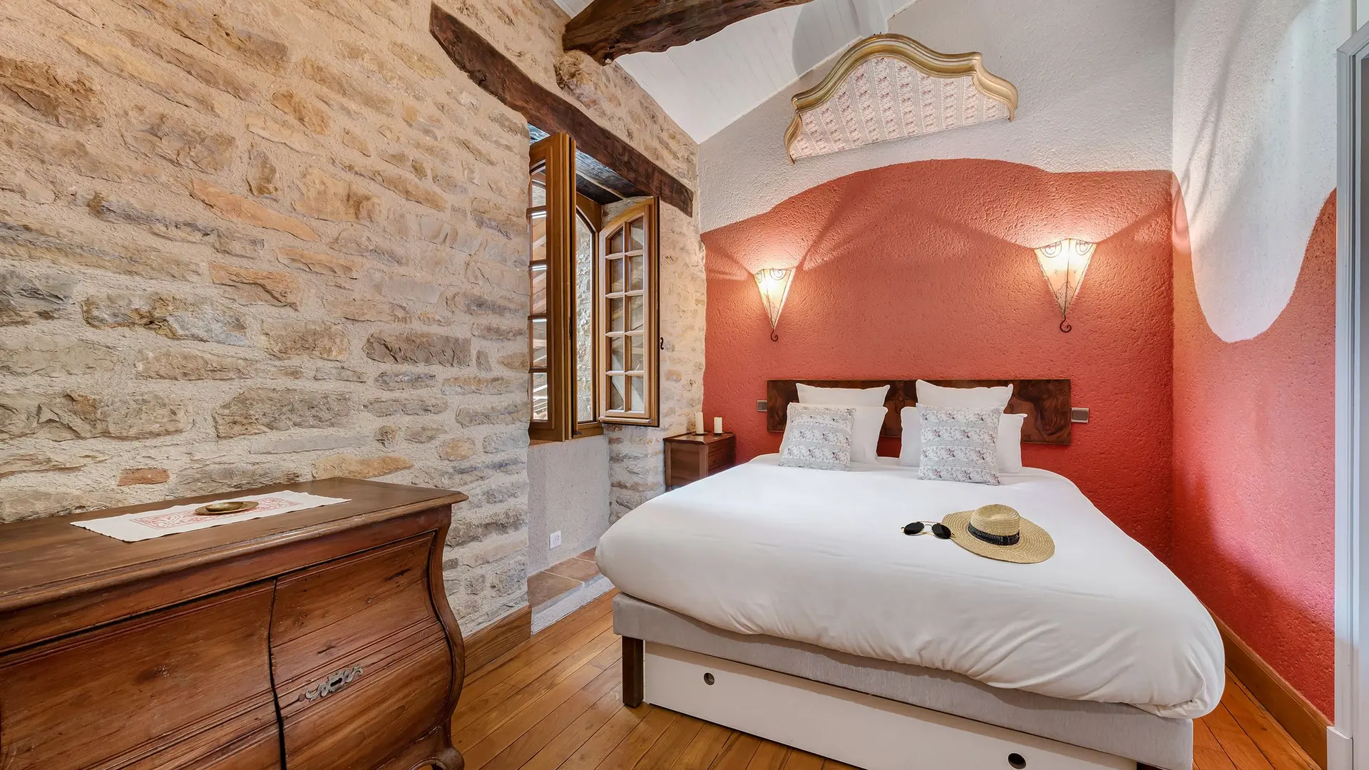 La chambre ARA, l'autre  chambre de la suite familiale.