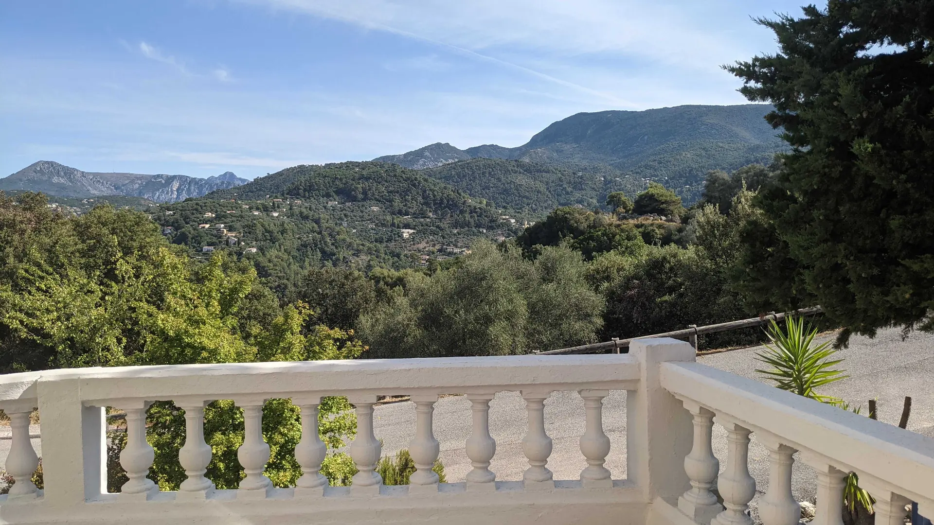 Vue depuis la terrasse du jardin