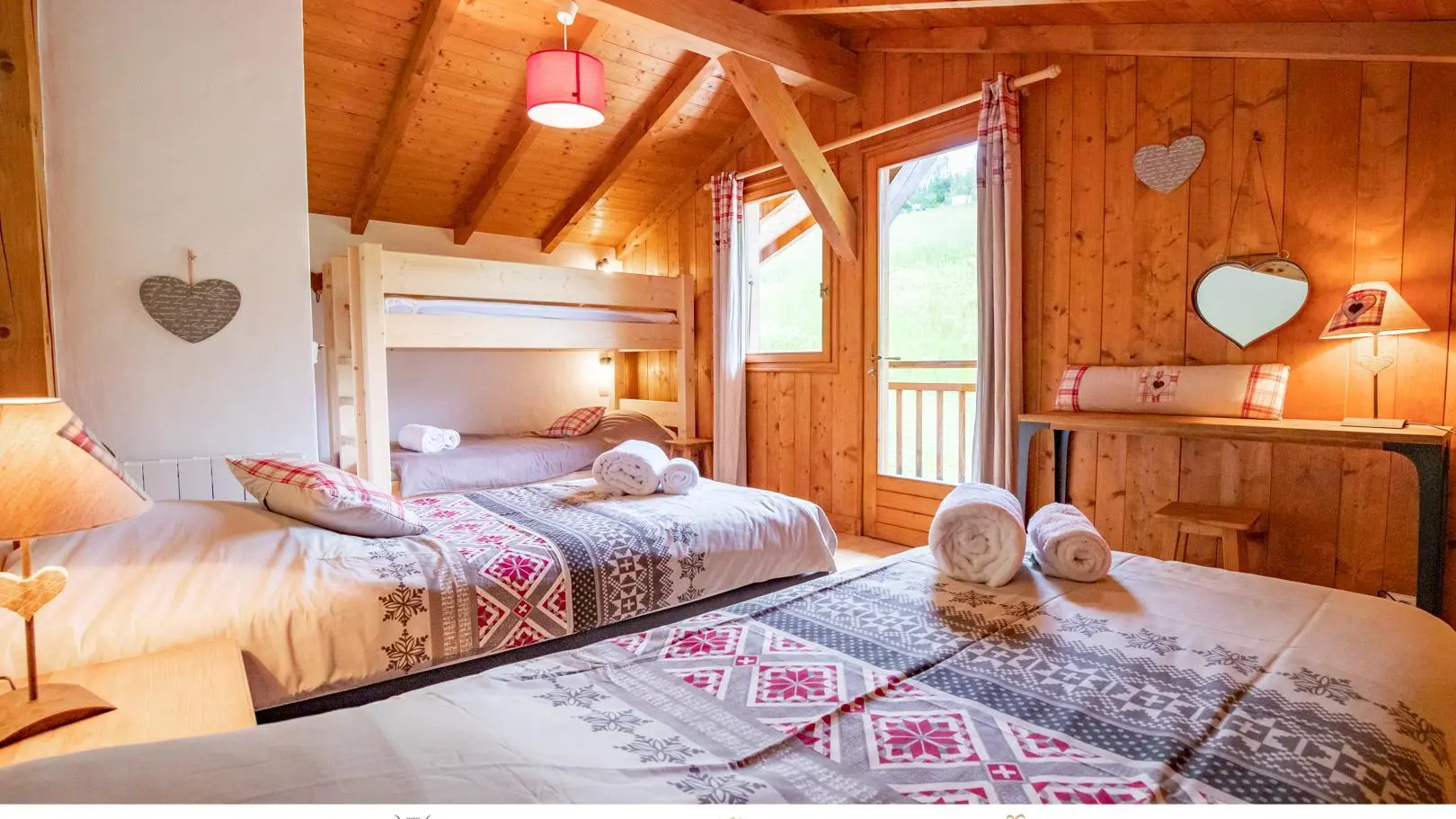 Chambre N° 4.  lits superposée + 2 lits juxtaposables en lit double