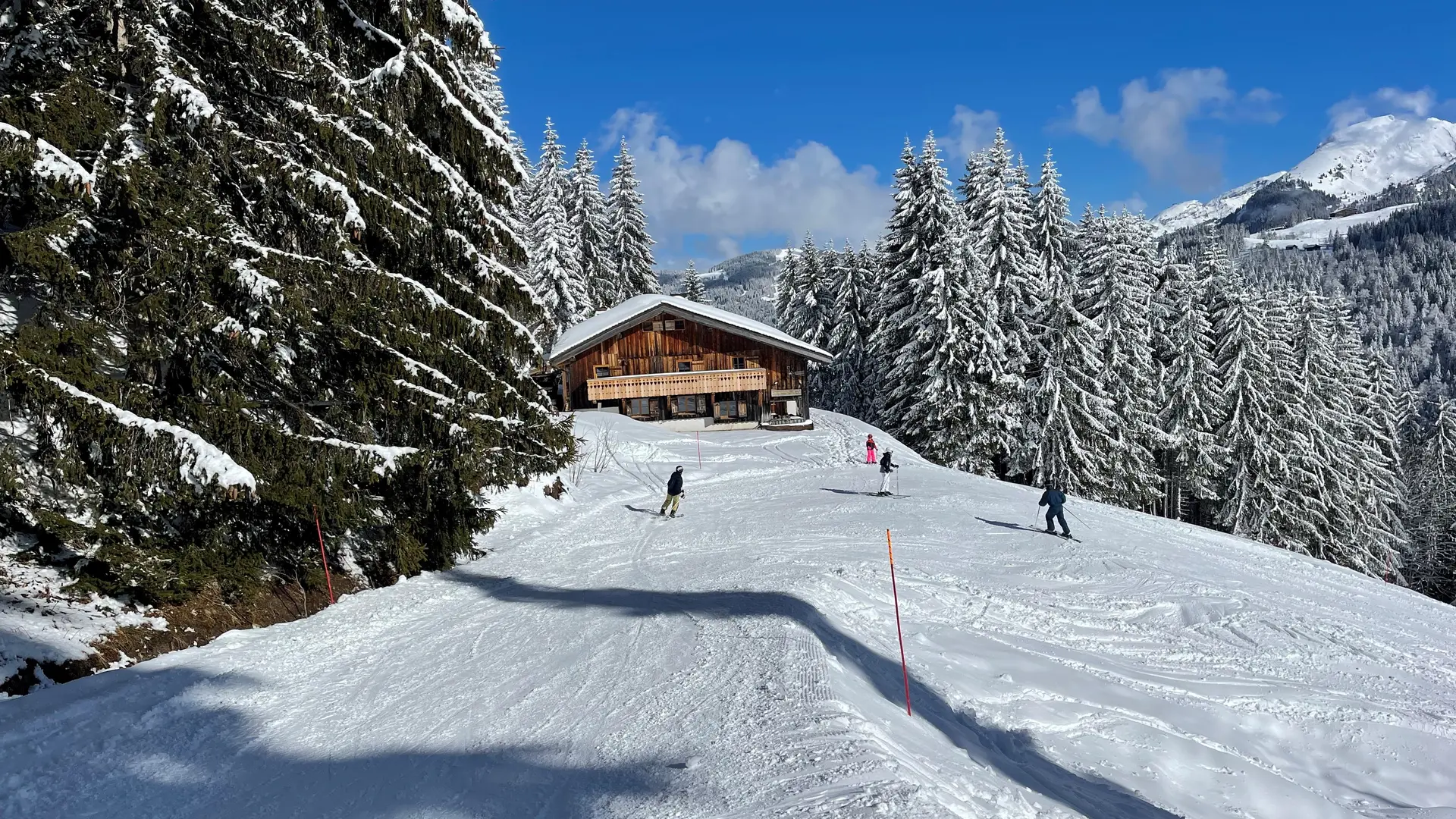 vue de la piste skieurs