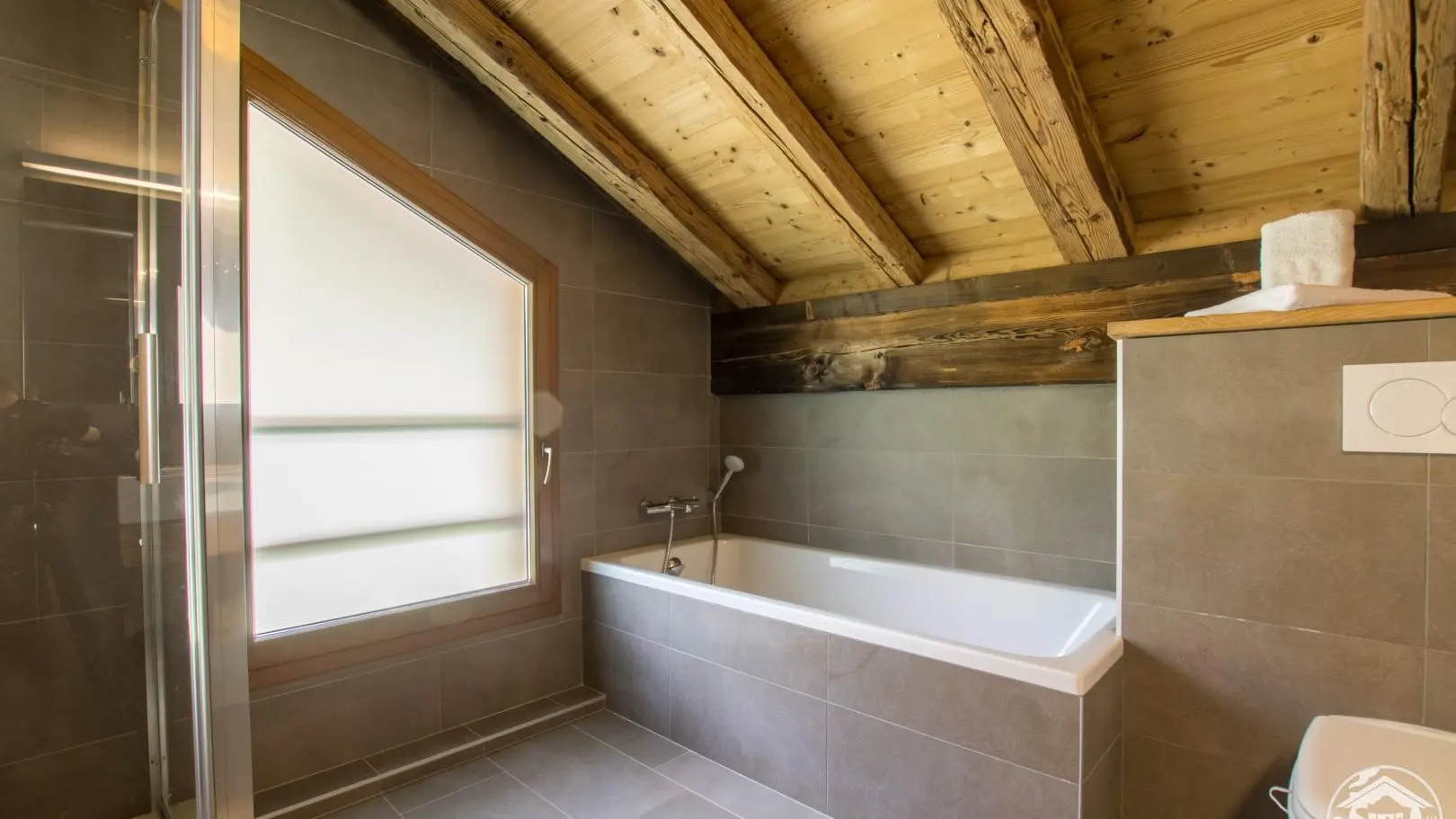 Salle de bains (douche et baignoire)