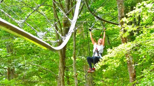 Tyrolienne à virages