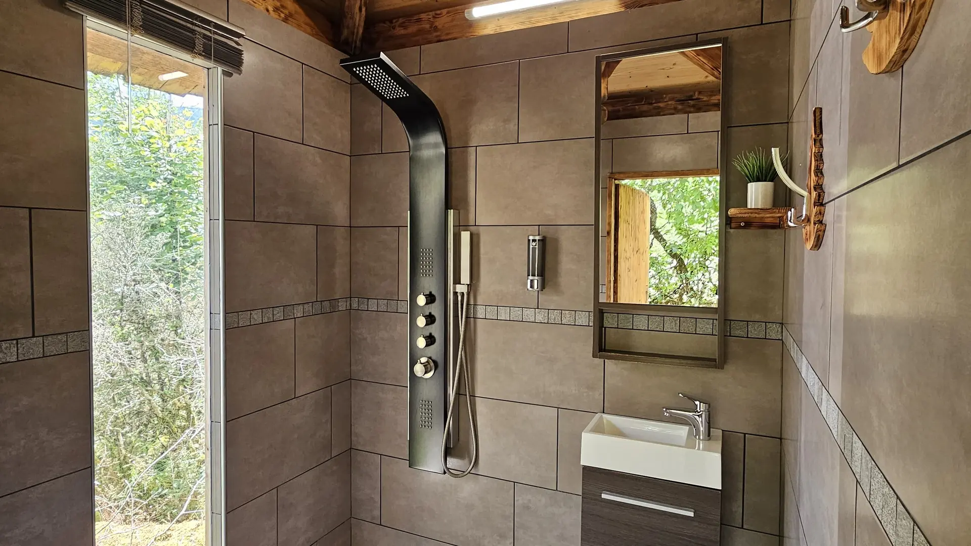 Sanitaires de la bulle transparente - Domaine des Géorennes