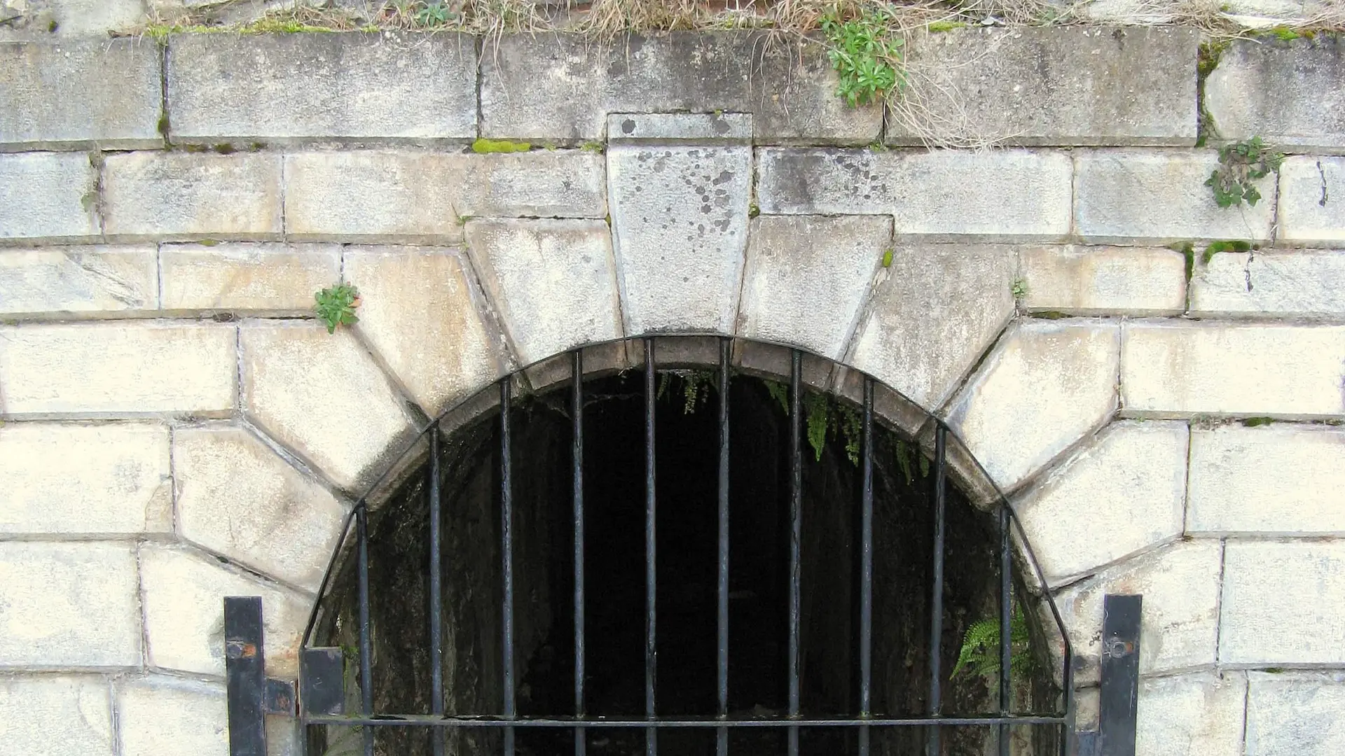 Vue extérieure de la galerie de Becquey à Sem