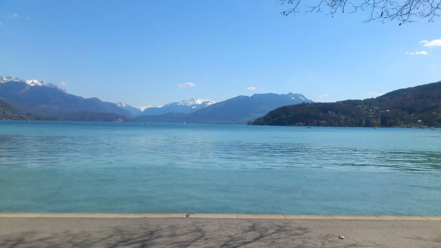Lac d'Annecy,1 heure de route.