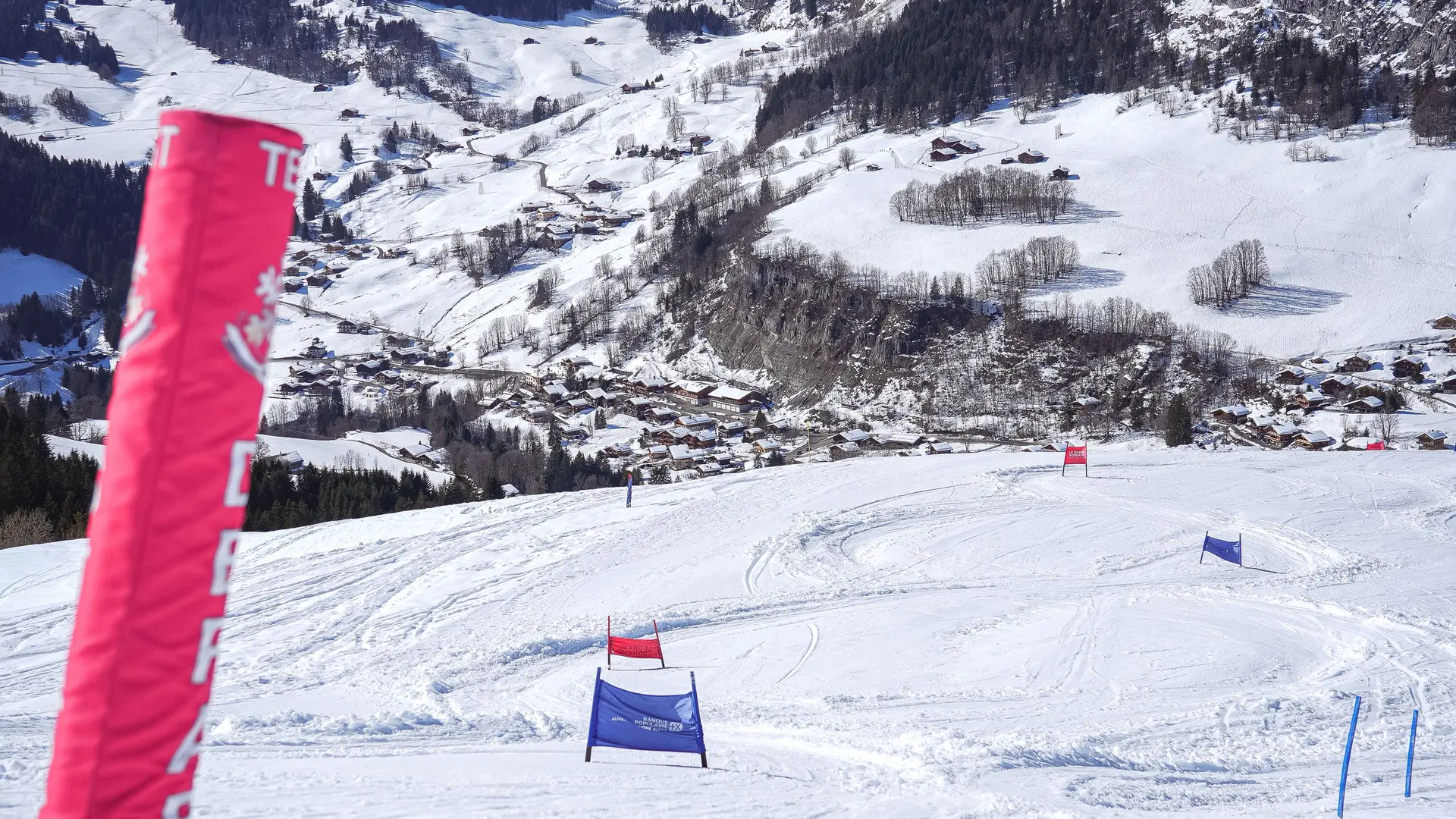 Kind im Slalom Alpina Watches ESF Expérience_Le Grand-Bornand