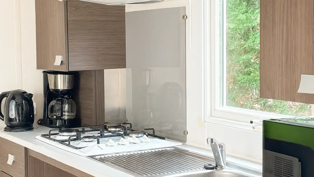 Cocina de la casa móvil adaptada para personas con movilidad reducida