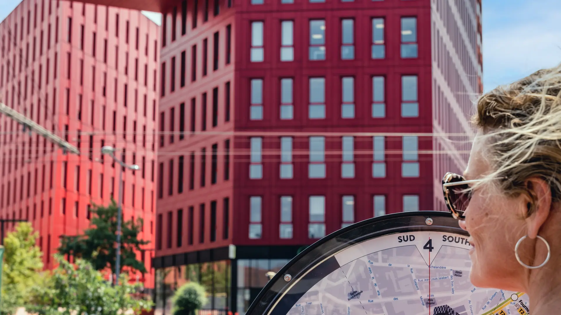 Parvis de la gare de Châteaucreux / Îlot Poste-Weiss Banc d'essai (BIDSE 2019) : Le Gouvernail, Design : Matthieu Audebaud – Sébastien Noll / Entreprise: vOOg