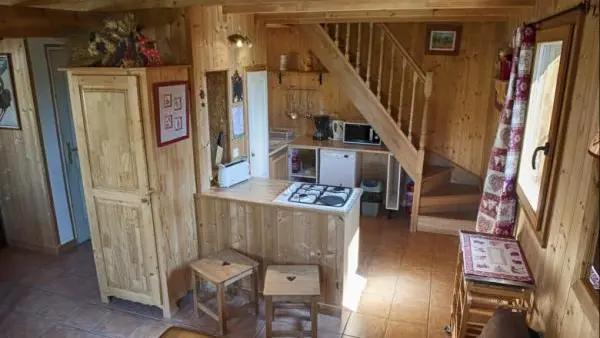 l'interieur du chalet, pratique et convivial