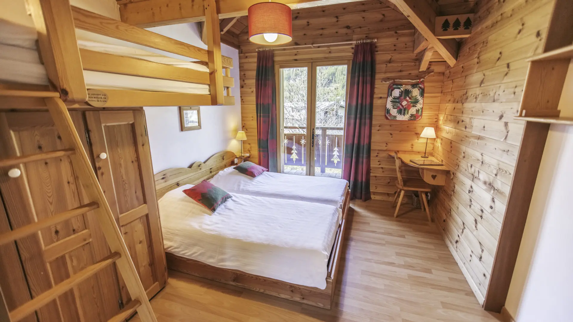 chalet-le-serre-des-oiseaux-mougd-chambre4-serre-chevalier-chantemerle