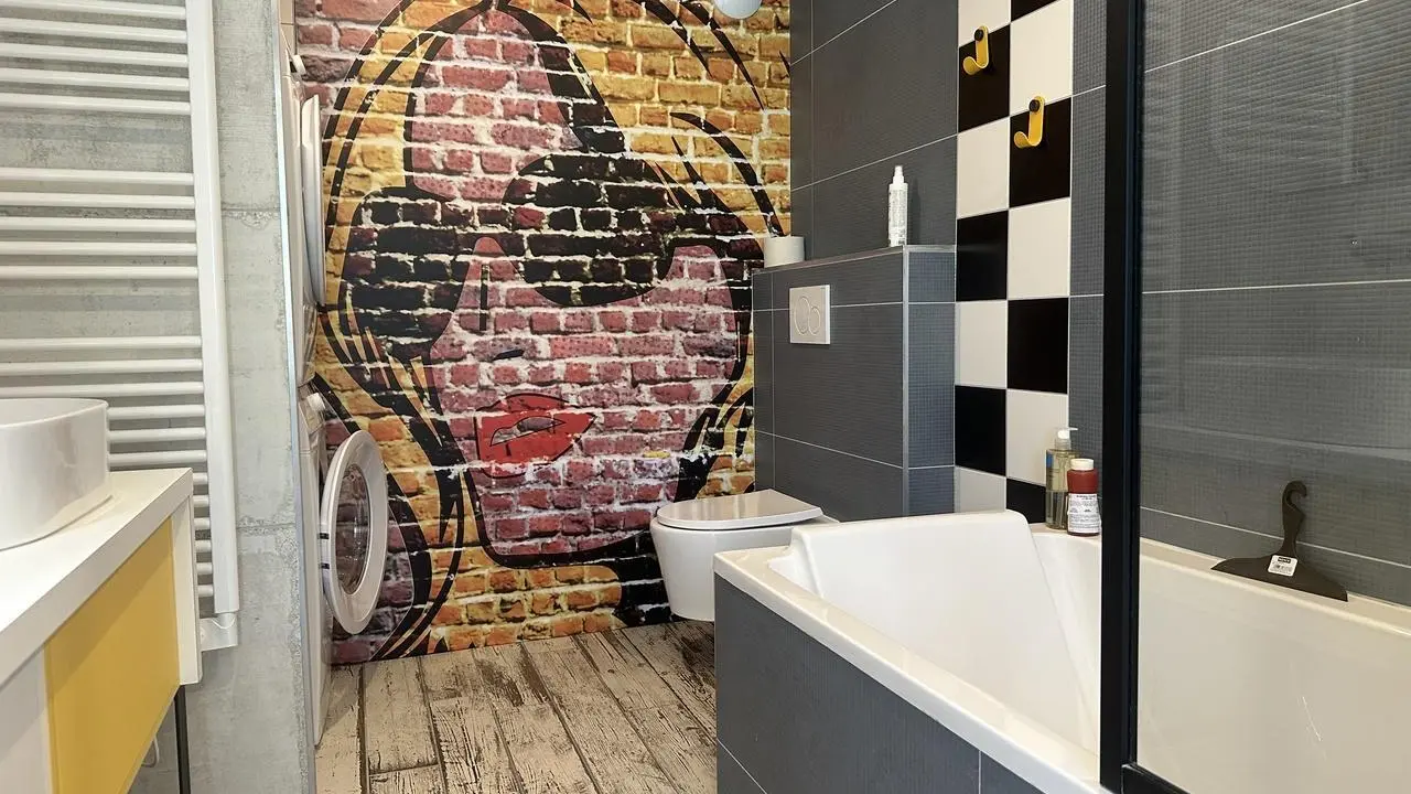 Salle de bain principale.