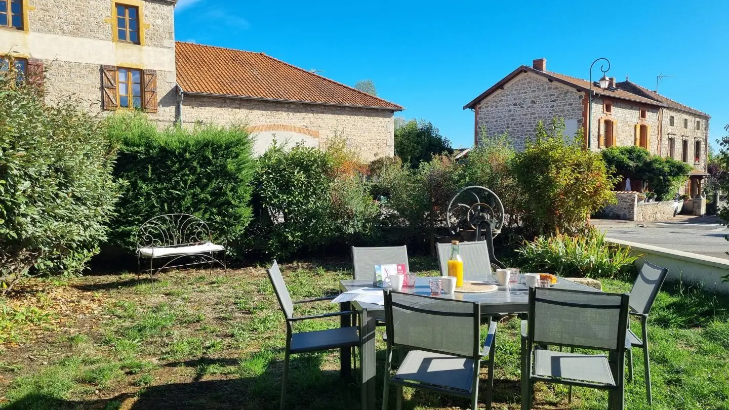 Jardin en rez-de-chaussée côté pièce de vie.