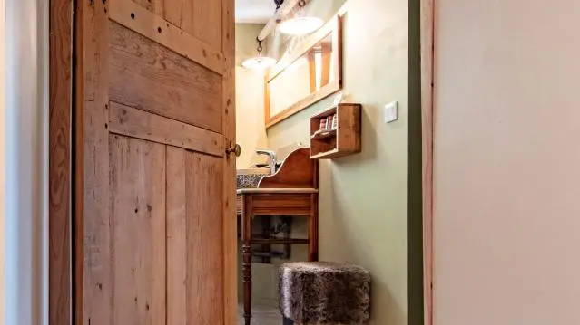 Accès salle d'eau+WC et chambre