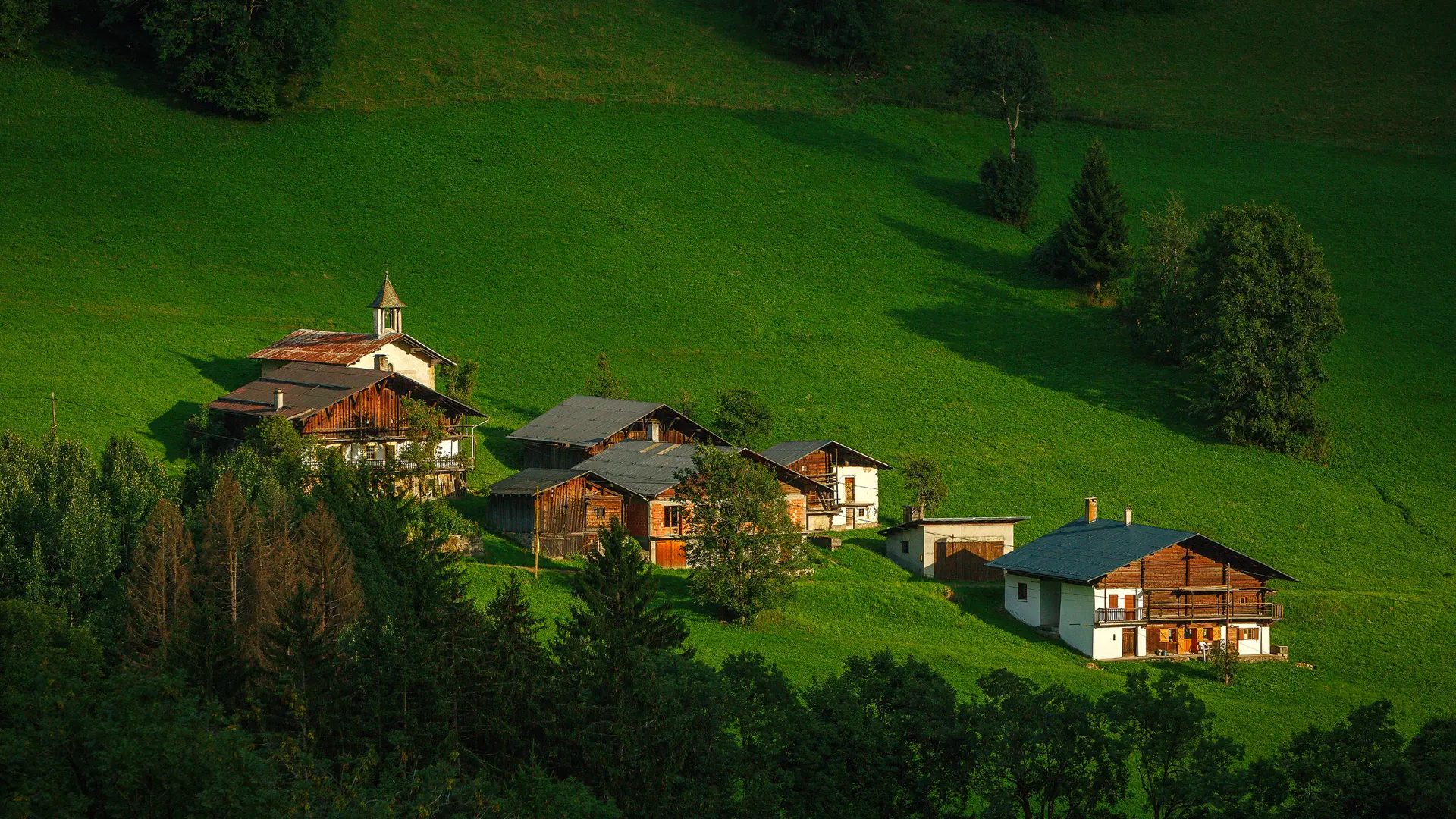 Le hameau de Saint Sauveur dans la vallée d'Hauteluce