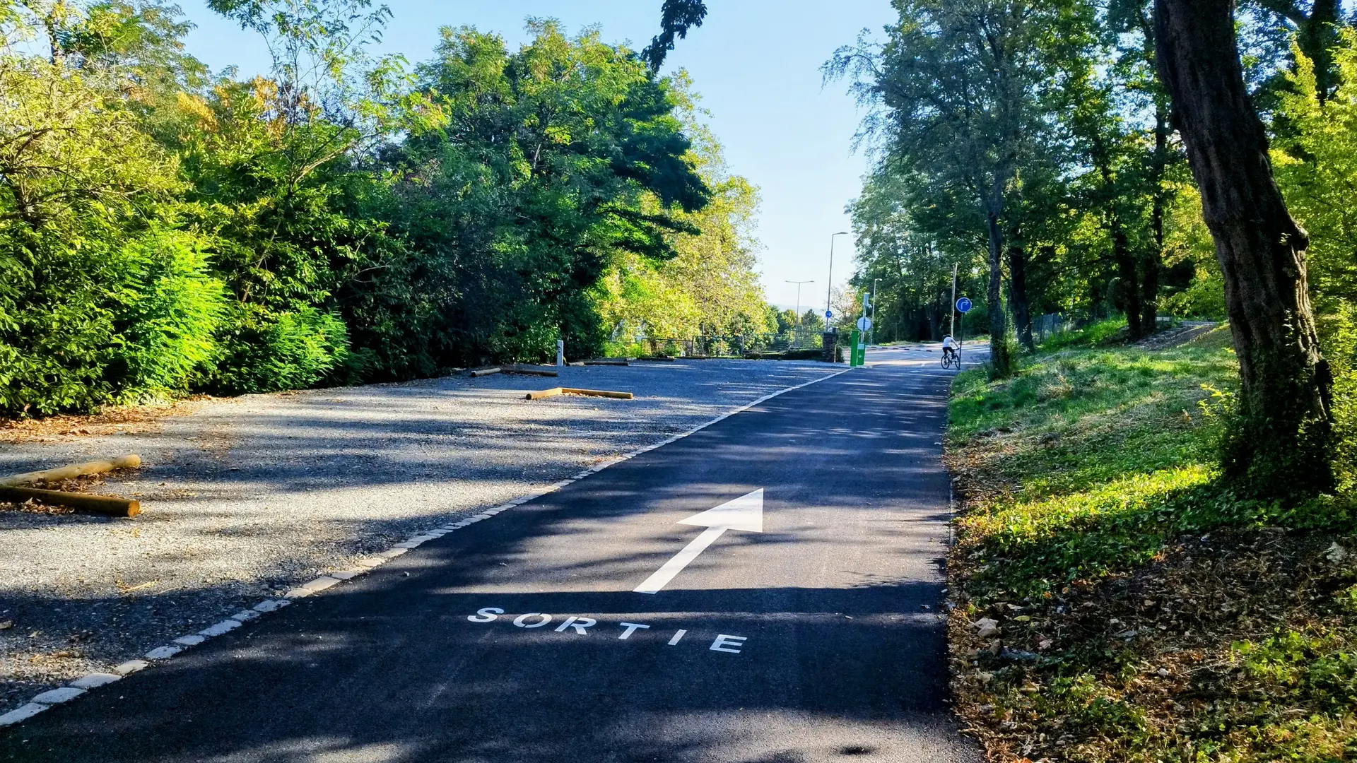 Sortie de l'aire de camping-car