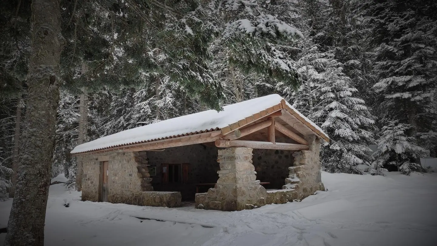 Loge de la morte en hiverjasserie à disposition pour tous public