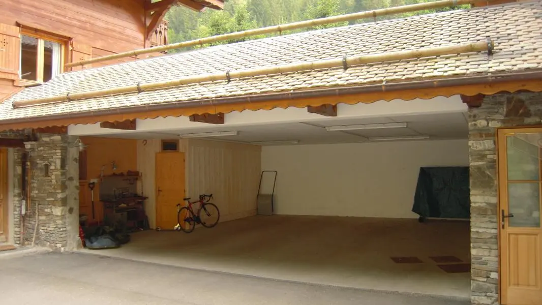 GARAGE