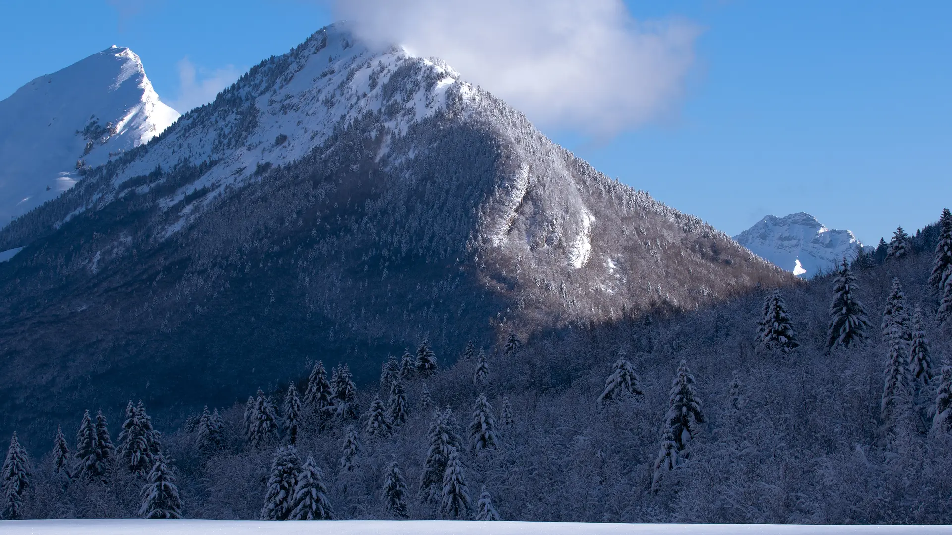 Vue sur les Rochers de la Bade et le Colombier