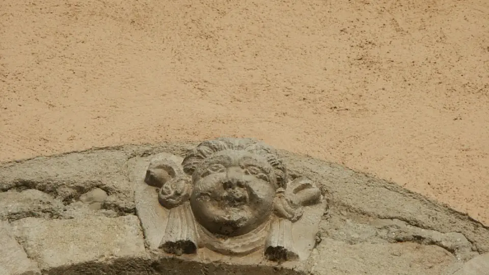 Mascaron à l'église Notre Dame du Thor