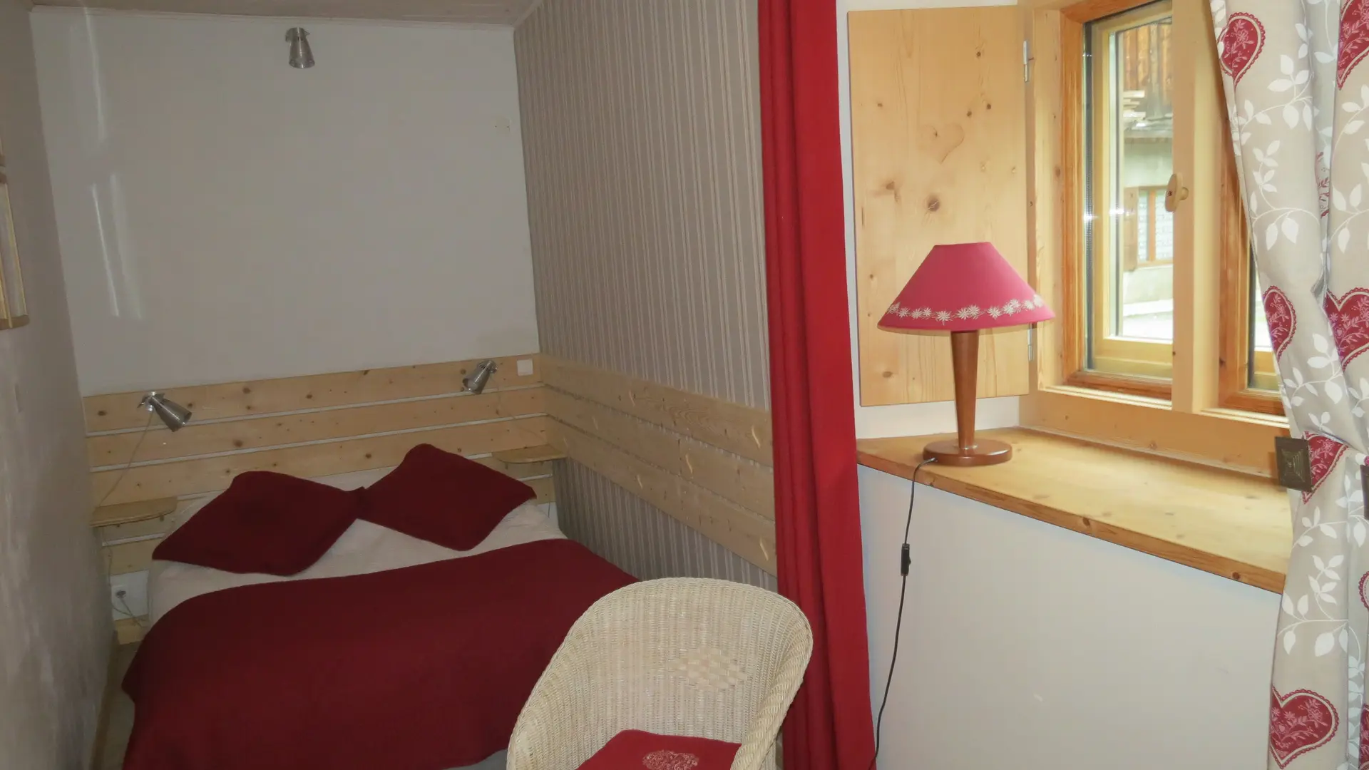 Vue de la chambre avec lit 2 places