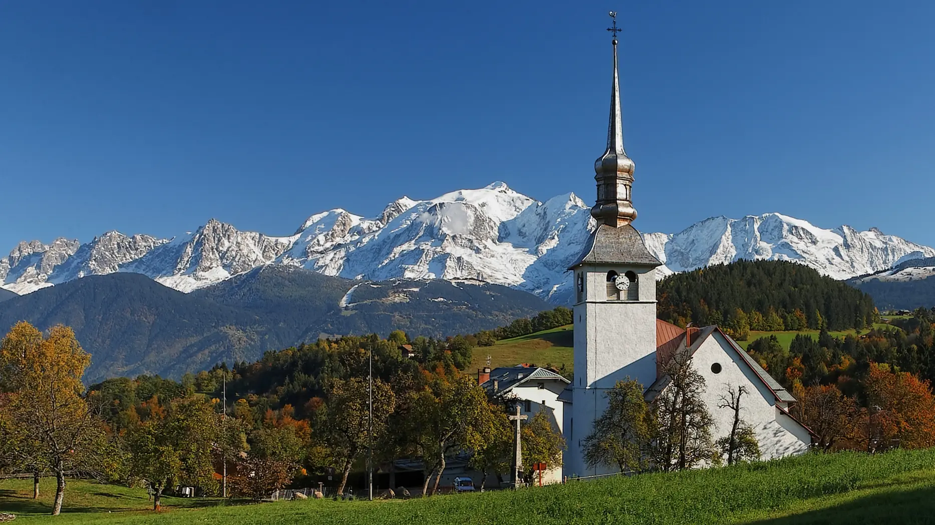 Eglise de Cordon face au Mont-Blanc