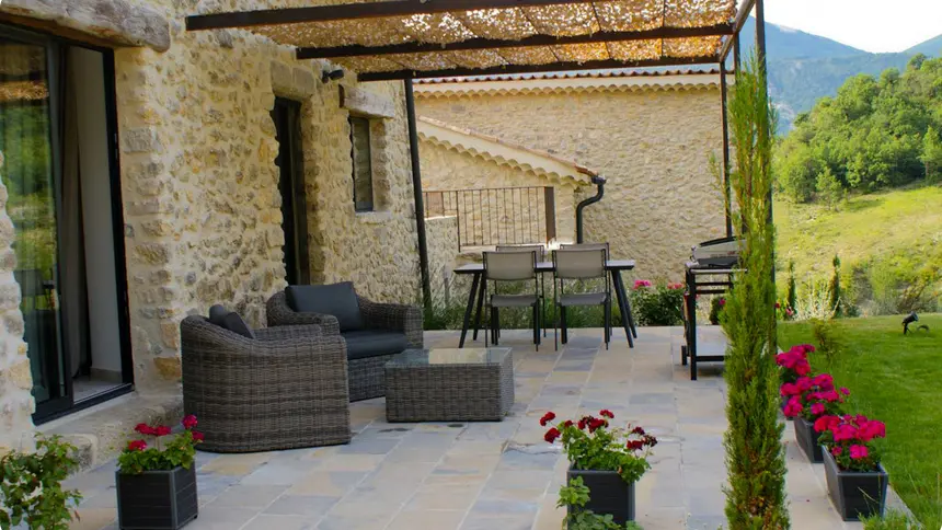 Sous les Roches - Gîte la Grange