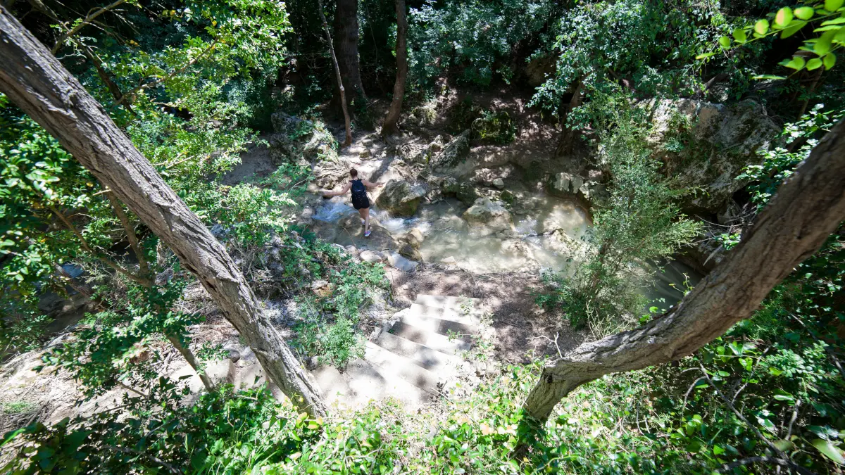 Traversée du vallon des Carmes, Barjols