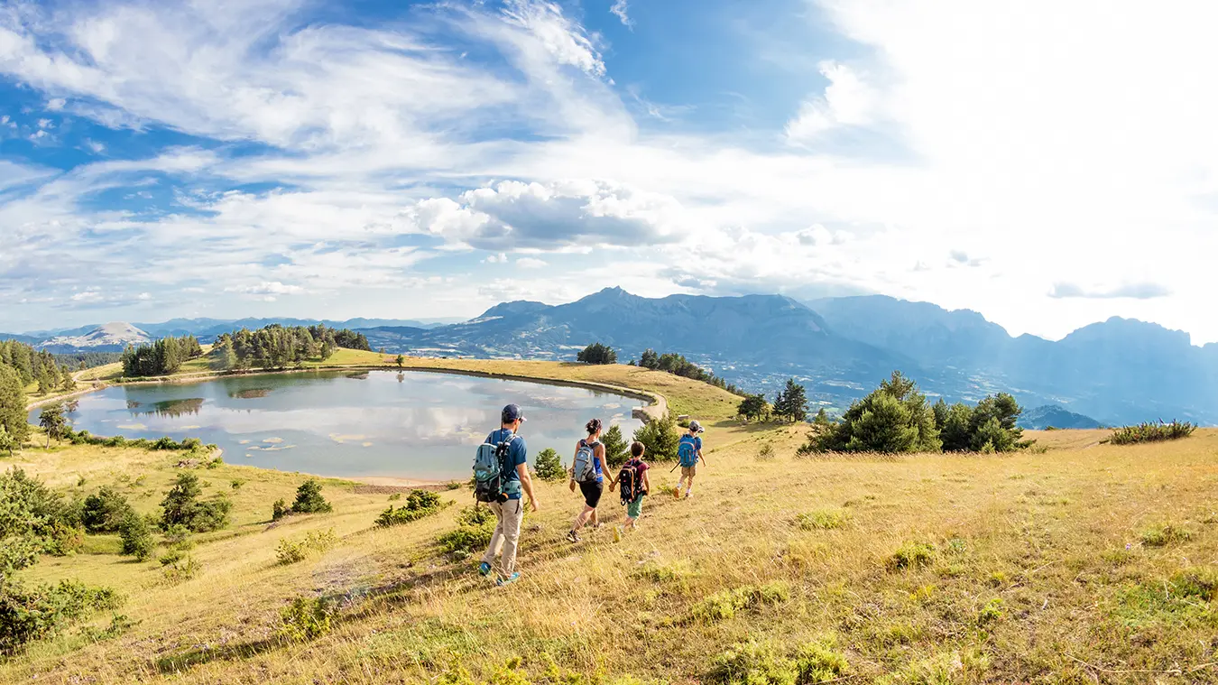 Randonnée famille au lac des Barbeyroux en été