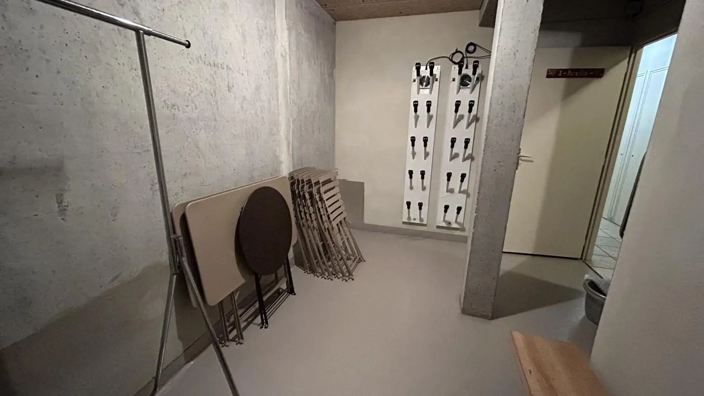 Local personnel :
- Ski room 
- Vélo 
- Mobilier jardin