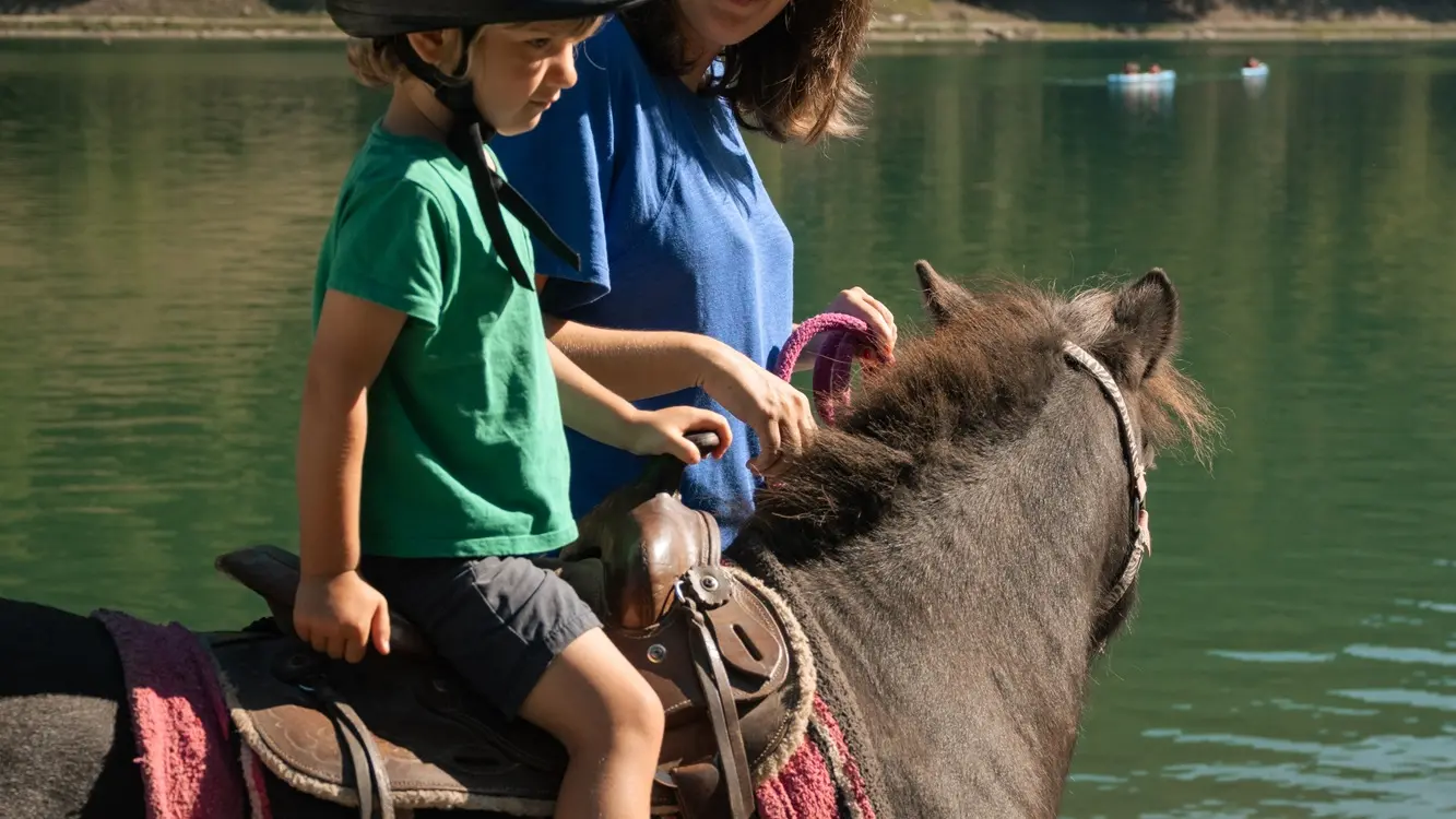 Balade à poney au Lac de Montriond