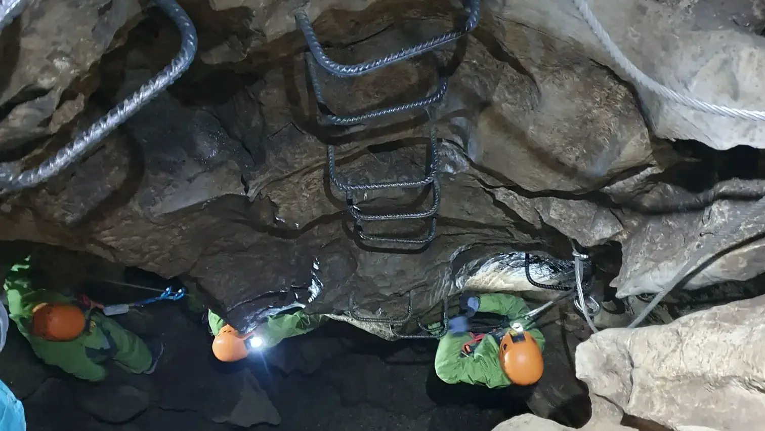 Exploration verticale sous la montagne : la Via Souterrata de la Tune.