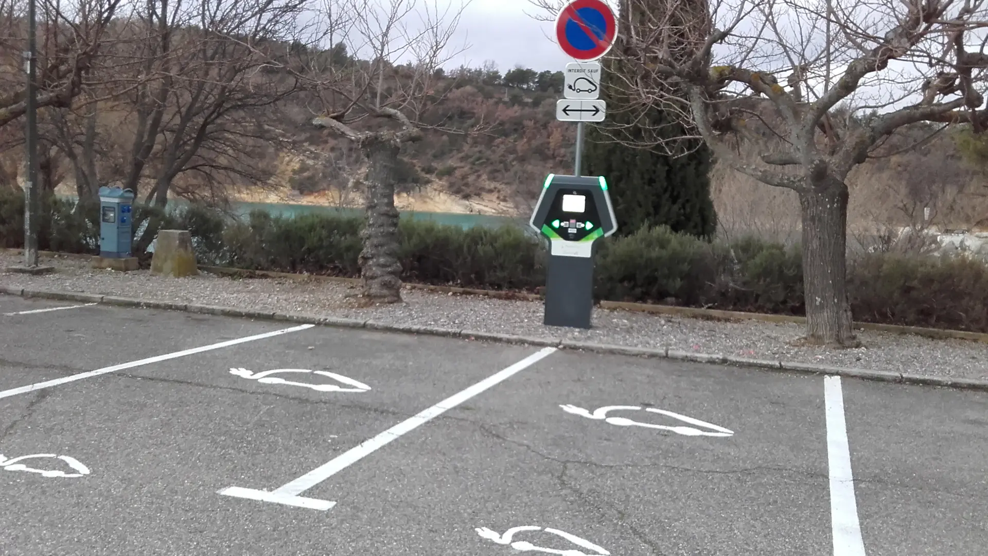 Emplacement réservé voitures électriques