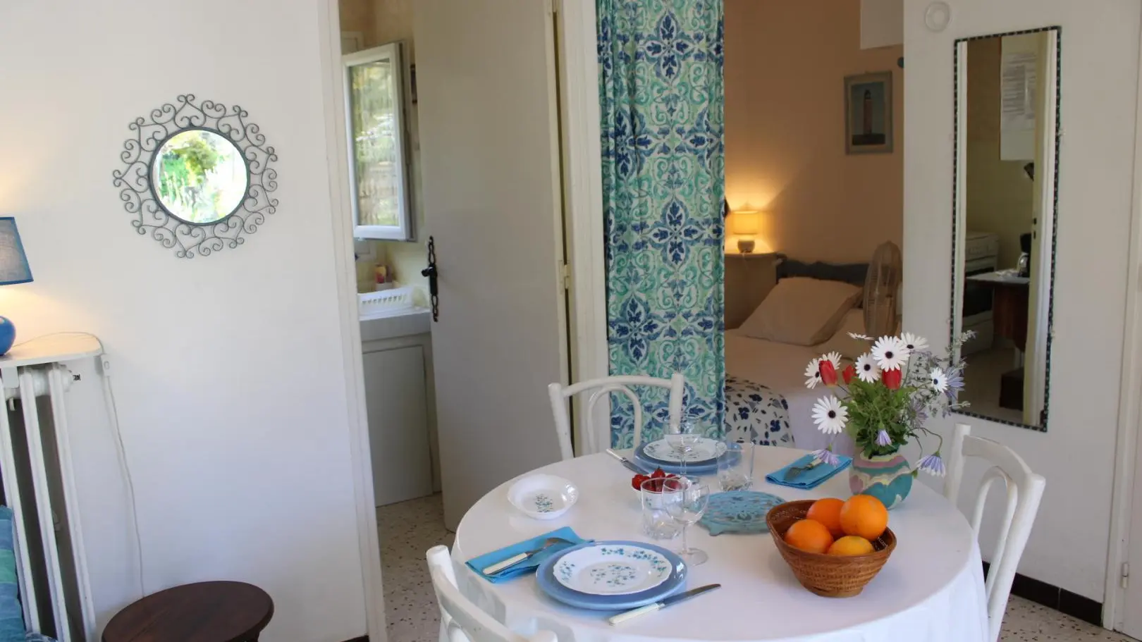 Gîte La Pairoulette - le cerisier - Coin repas - Vallauris- Gîtes de France Alpes-Maritimes