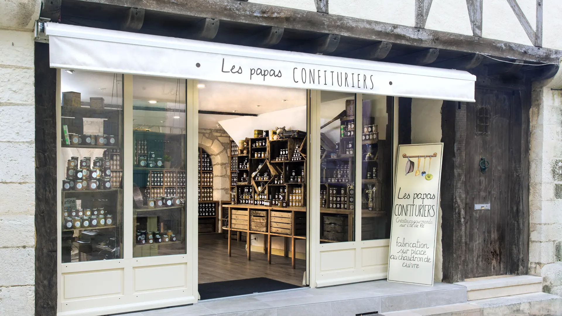 Fachada De La Tienda Les Papas Confituriers En Saint Martin De Ré