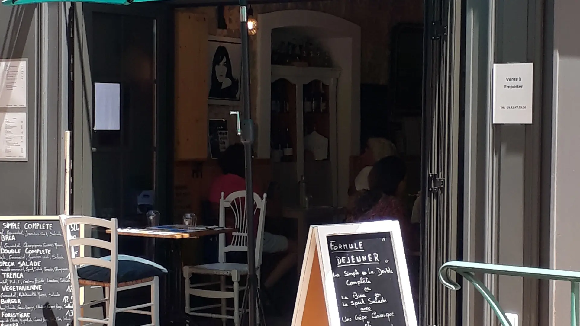 Vue de l'entrée du restaurant La crêpe à l'envers