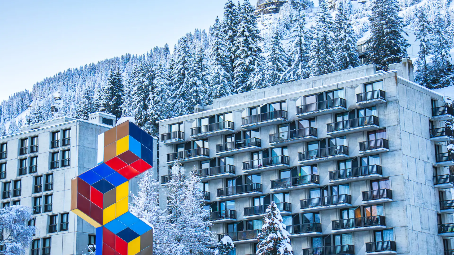 Vue sur les Trois Hexagones depuis Flaine Forum