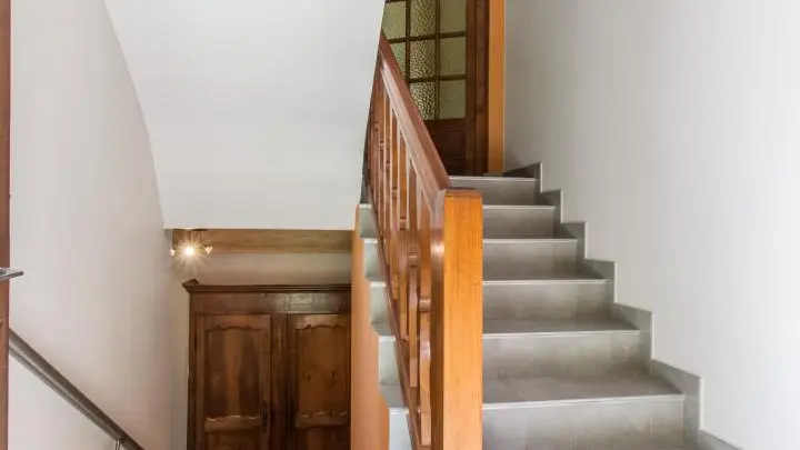 Escalier intérieur menant au gîte