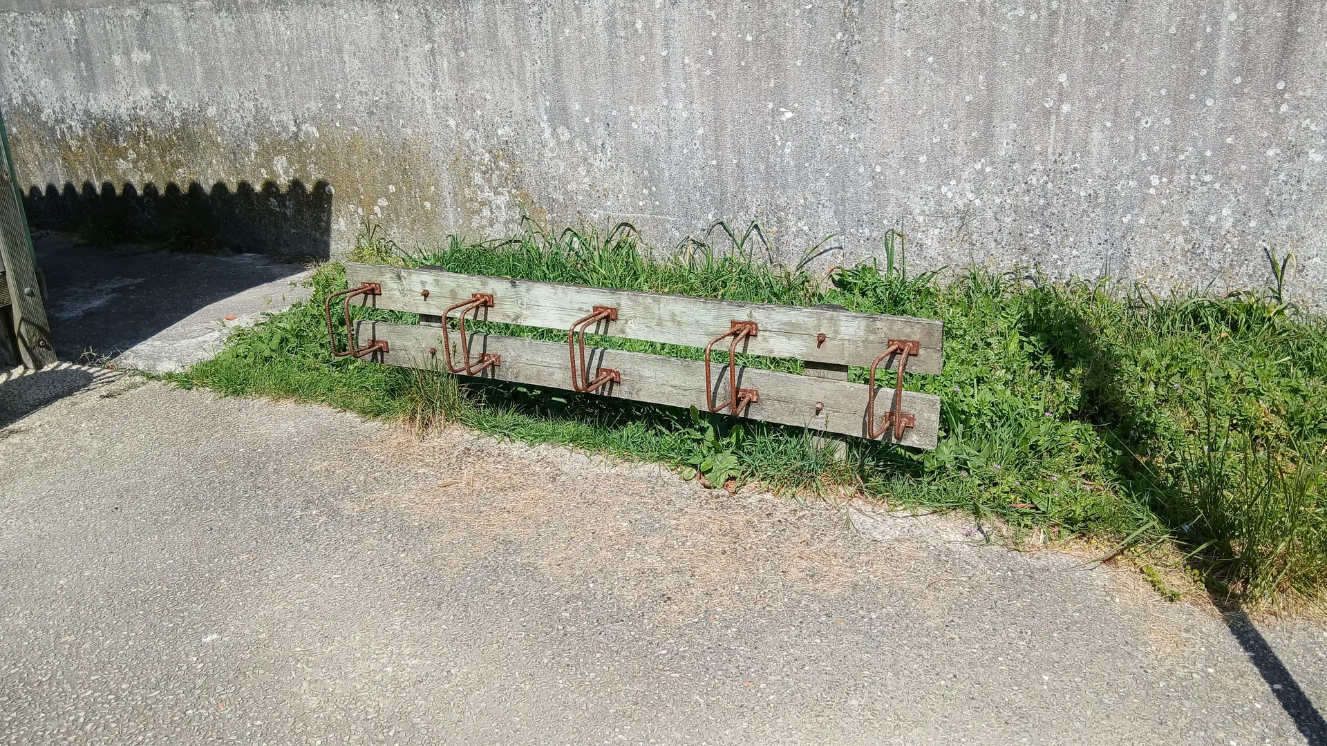 Aparcamiento para bicicletas en la parada de autobús Desvío