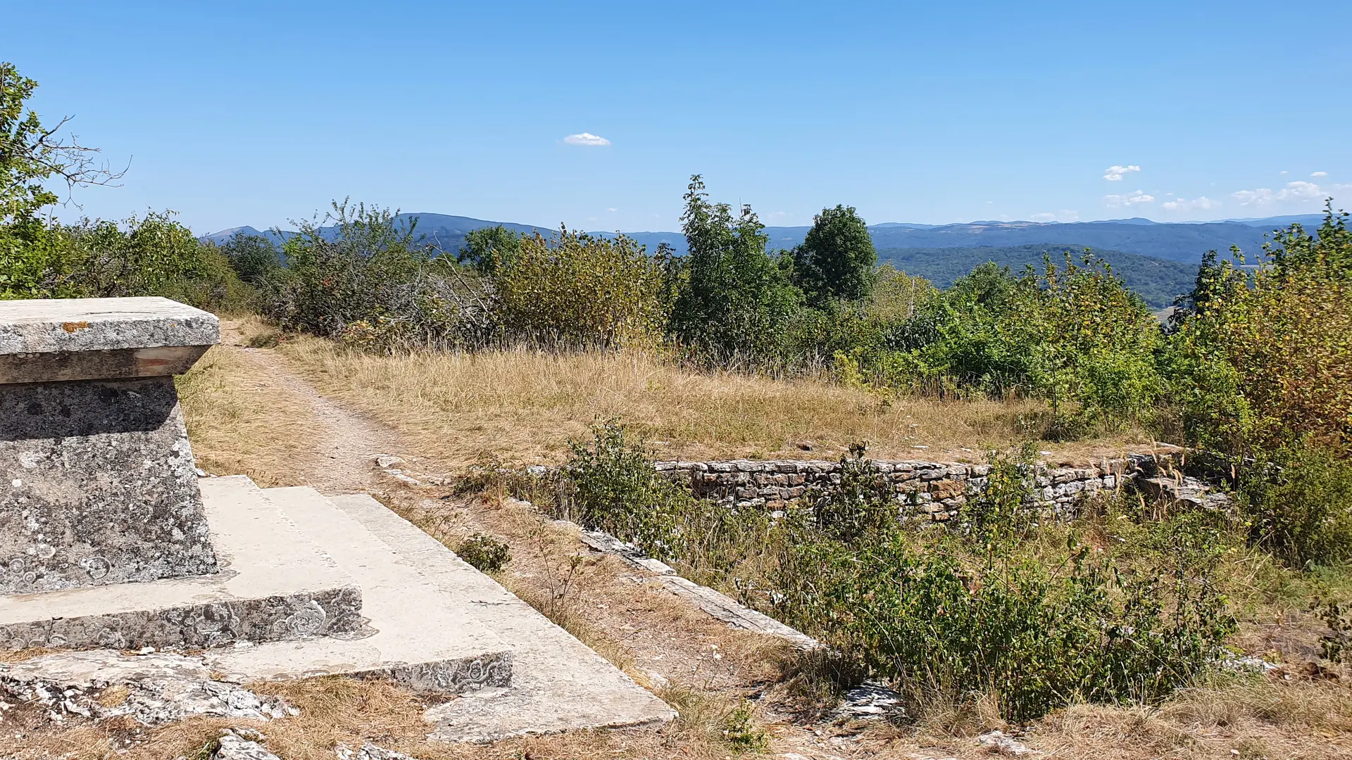 Belvédère des ruines de l'église de St Julien sur Roche
