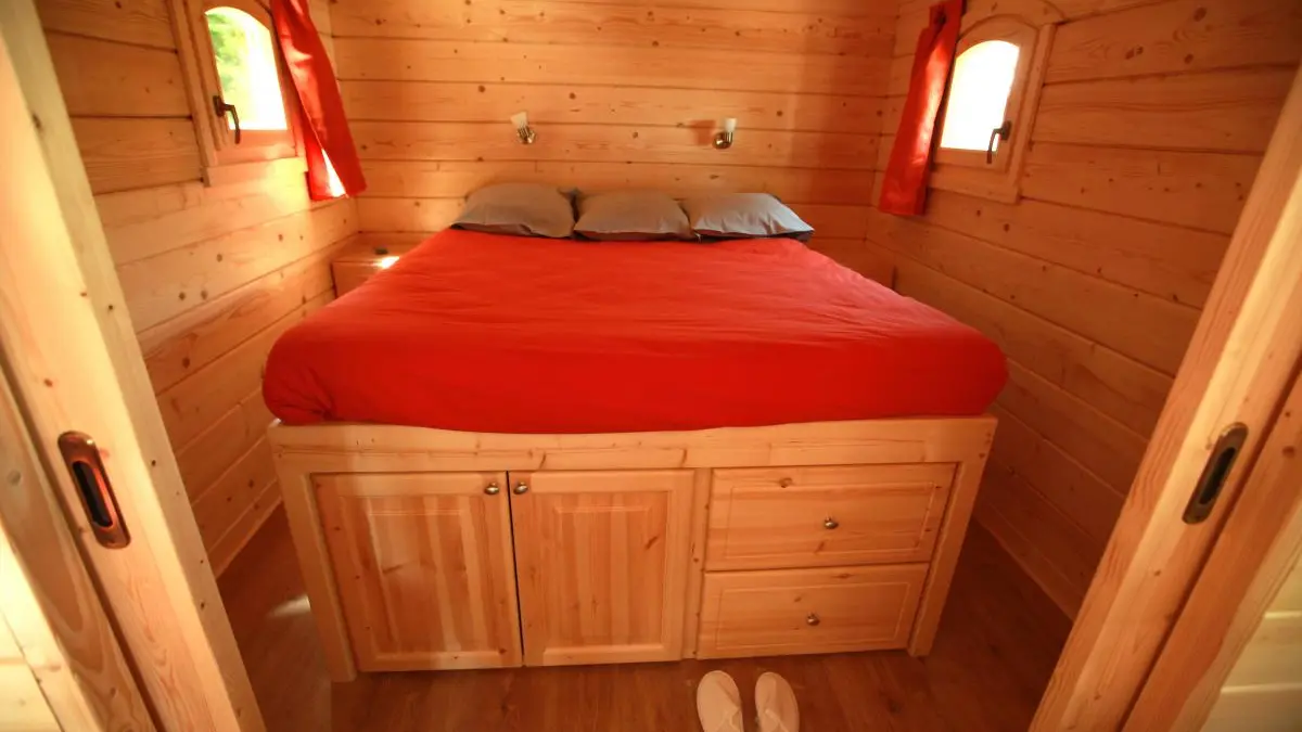 chambre indépendante avec T.V.
