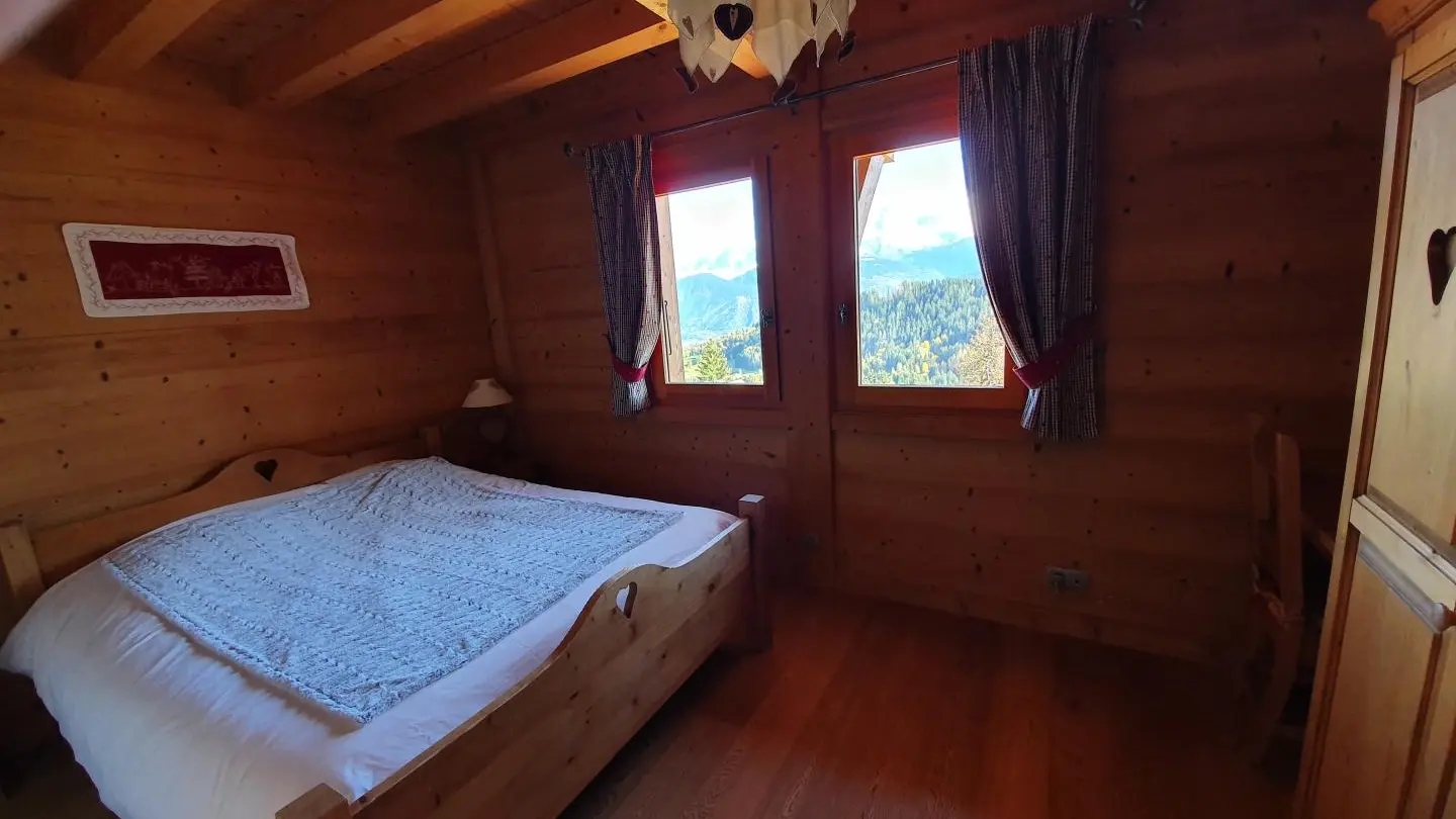 Chambre du rez de jardin, avec son lit 160x200