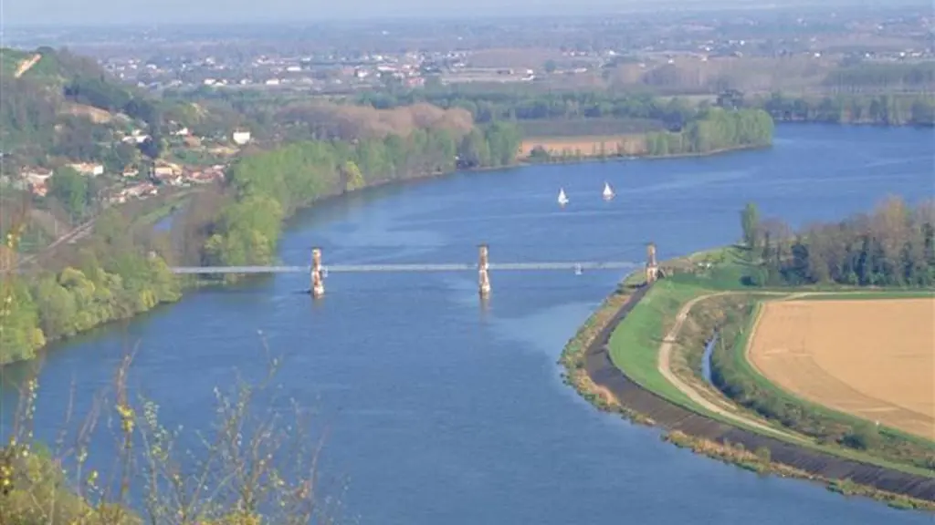 Photo en hauteur de la Confluences du Tarn et de la Garonne