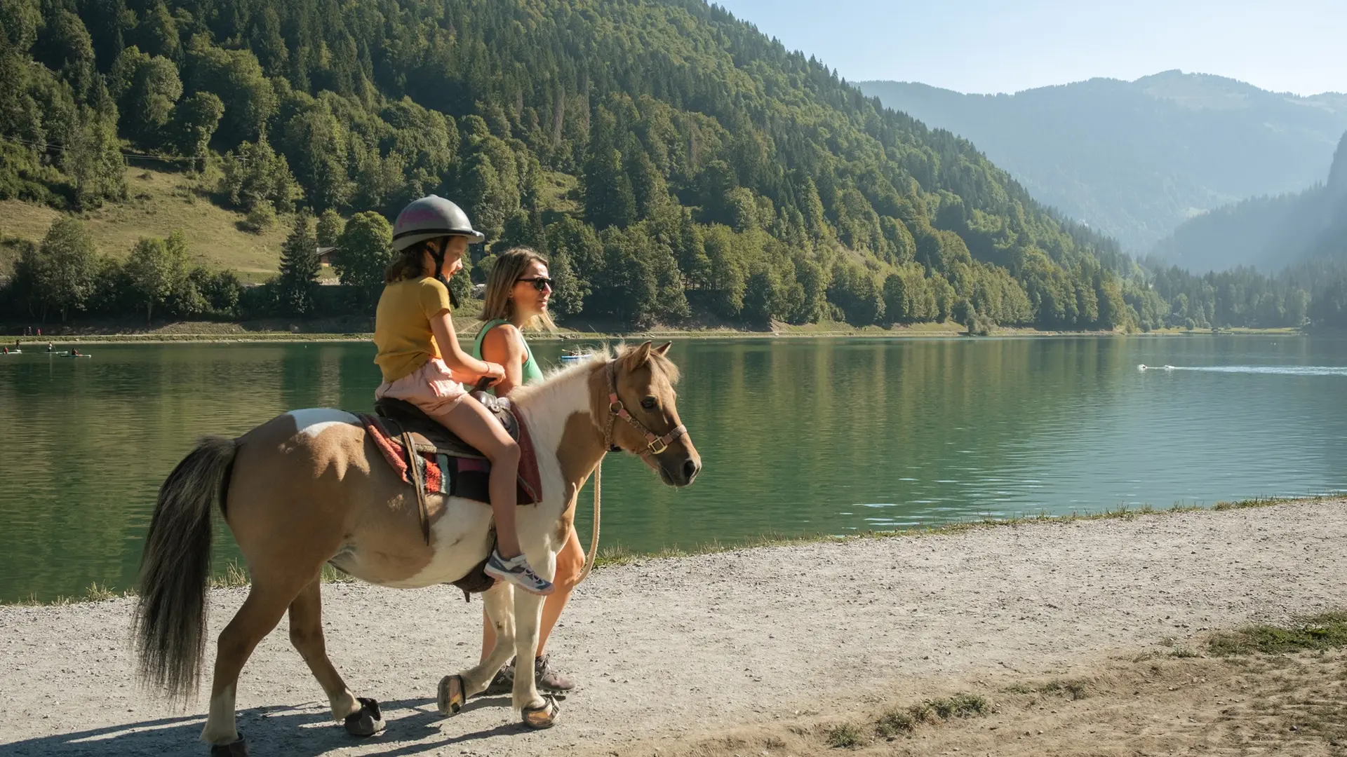 Balade à poney au Lac de Montriond