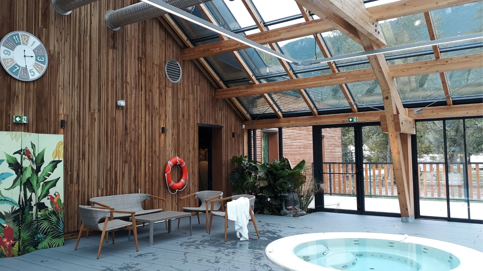 espace bain à remous vitré