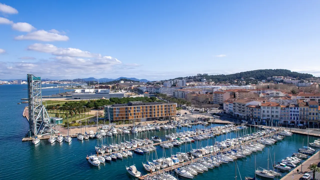 Le Pont des Chantiers et le port de La Seyne