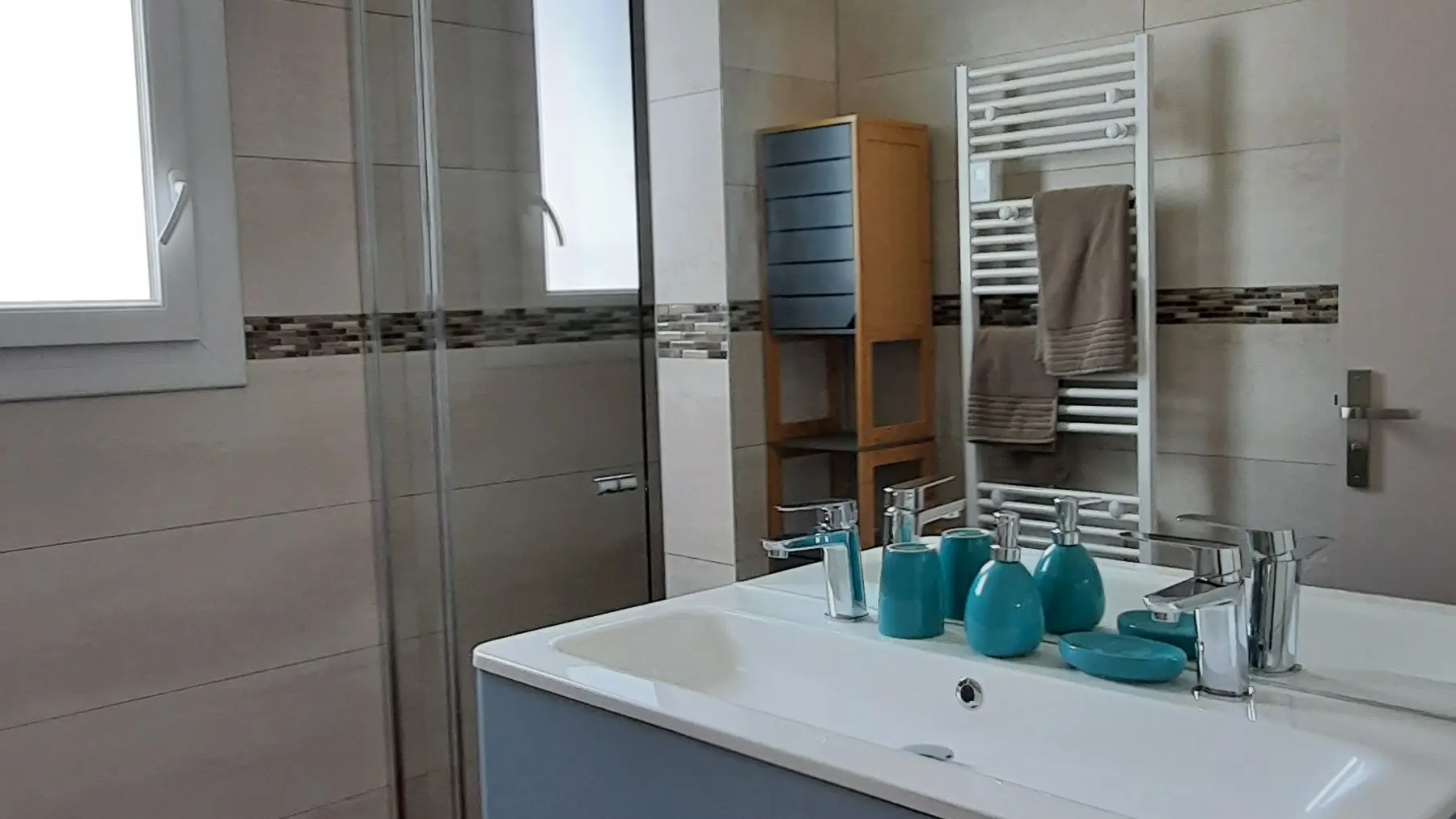 Salle d'eau à l'étage.