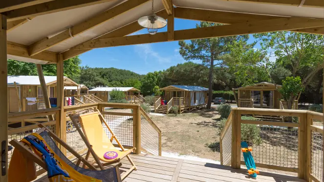 Terrasse de la cabane Lodge en bois