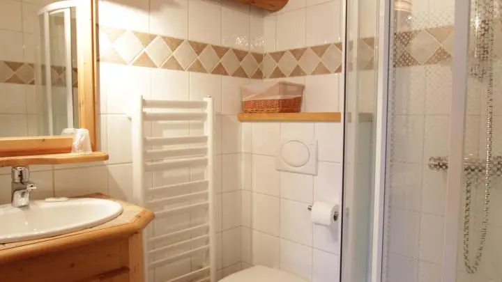 Salle d'eau / wc pour cette chambre.