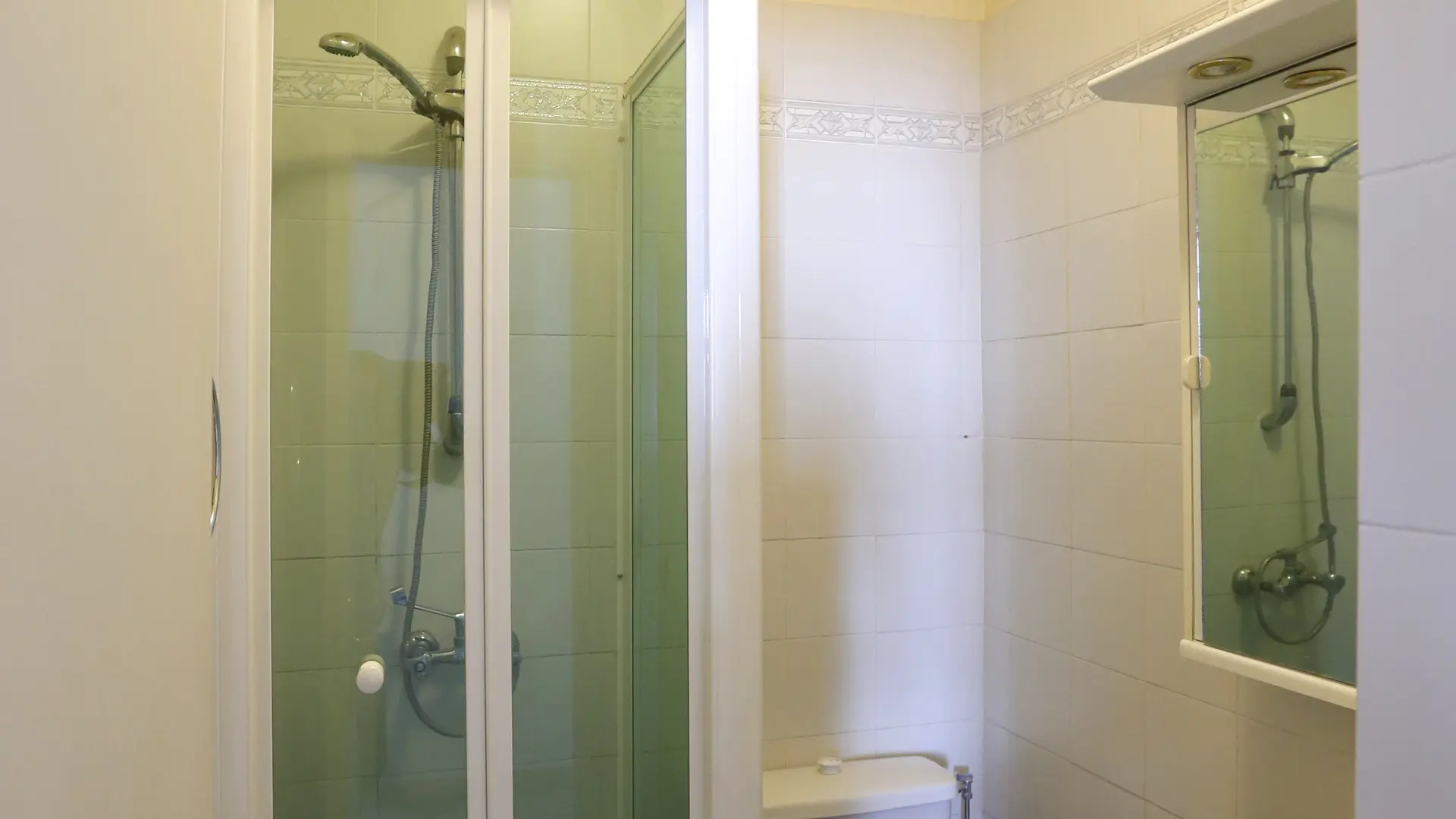 salle de douche et wc